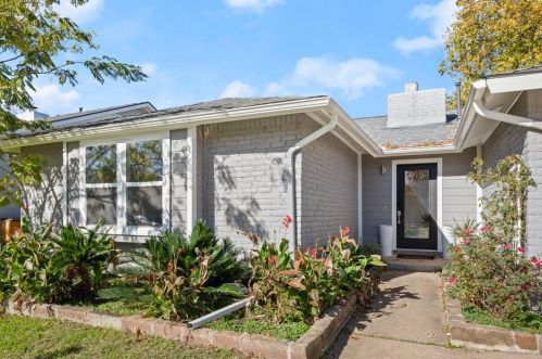 6206 Cannes Cir, Austin TX  78745-3451 exterior