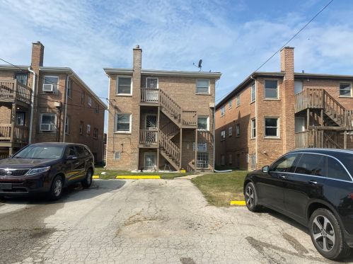 13925 School St, Chicago, IL 60827-1915