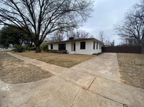 121 11th St, Irving, TX 75060-5220
