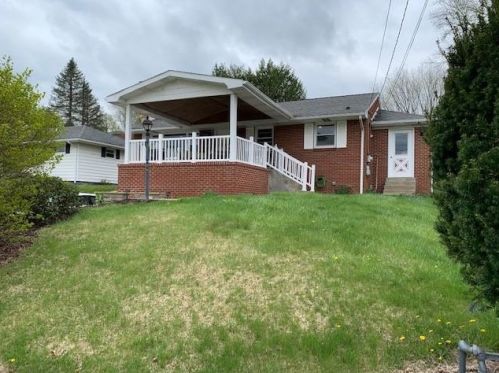 670 Circle Dr, North Belle Vernon, PA 15012-4005