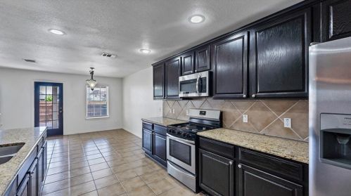 1281 Beechwood Dr, Uhland TX 78640-5718 exterior