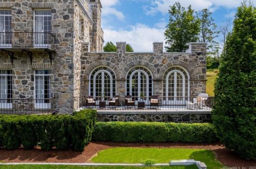 1428 Monroe Tpke, Upper Stepney CT  06468-1443 exterior