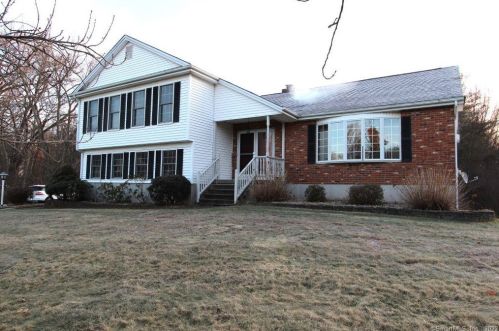 90 Squires Dr, Southington, CT 06489-1254