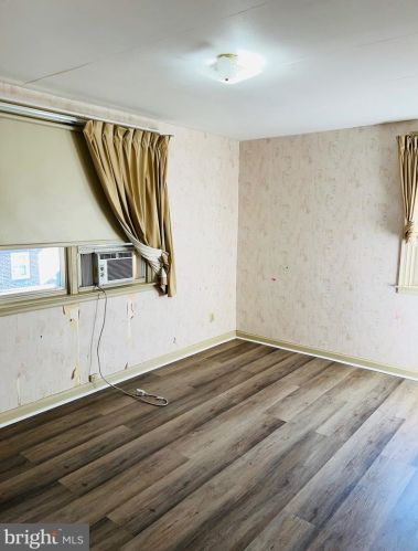 8125 Farnsworth St, Philadelphia PA 19152-3008 exterior