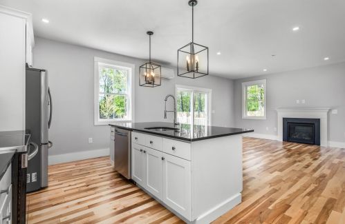 3 Howe Rd, Portsmouth, NH 03869-5105