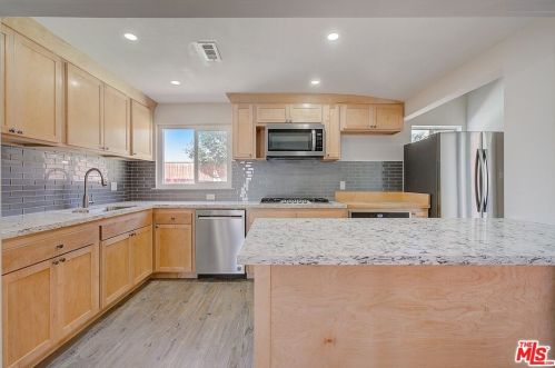 7831 Peachtree Ave, Van Nuys CA  91402-6513 exterior
