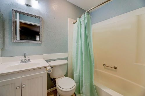 2007 Cedarwood Dr, Carrollton TX 75007-5406 exterior