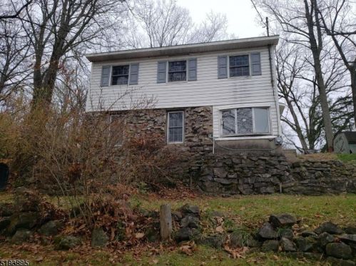 105 Little Circle Dr, Fredon, NJ 07860-6919