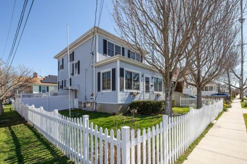 58 Bedlow Ave, Middletown, RI 02840-1445