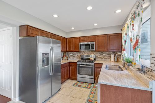 767 Colorado Ct, Carol Stream IL  60188-9214 exterior