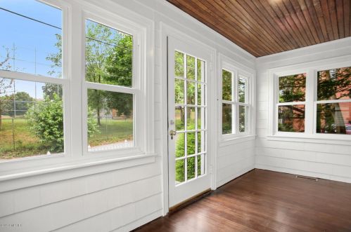 1 Bolling Pl, Greenwich CT  06830-6583 exterior