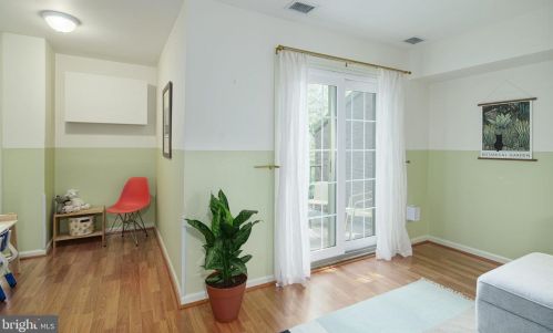 637 Lombard St, Philadelphia PA  19147-1416 exterior