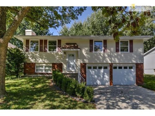 14924 Sturgeon Dr, Olathe, KS 66062-2604