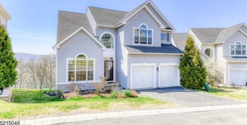 267 Winding Hill Dr, Hackettstown, NJ 07840-5696