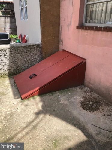 2442 10th St, Philadelphia PA 19133-1614 exterior