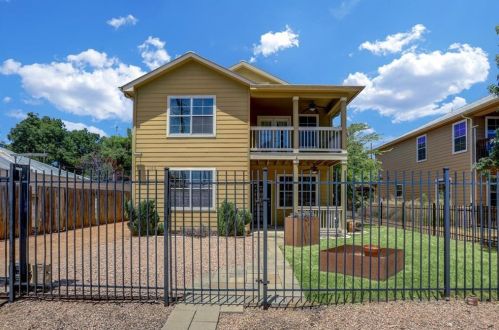 1100 Clermont Ave, Austin TX  78702-5215 exterior