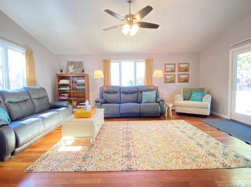 9 Ridge Ln, Huntington, CT 06484-5555