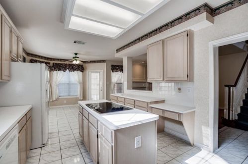 1113 Hunters Crk Dr, Carrollton TX 75007-1112 exterior