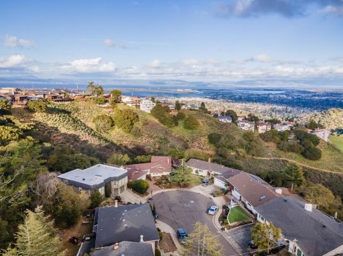 895 Regent Ct, San Carlos, CA 94070-3449