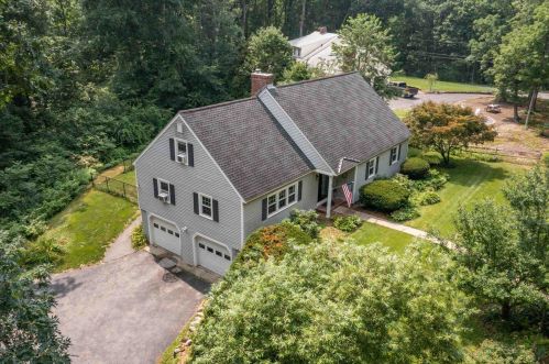 22 Fairway Dr, Amherst, NH 03031-2715