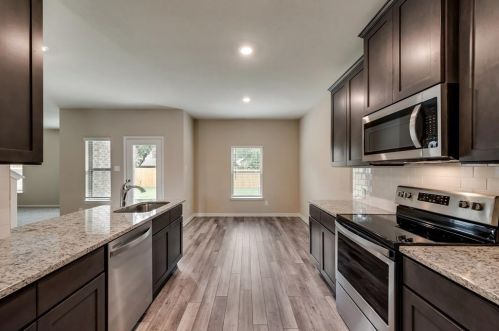 329 Lowery Oaks Trl, Fort Worth, TX 76120-1723