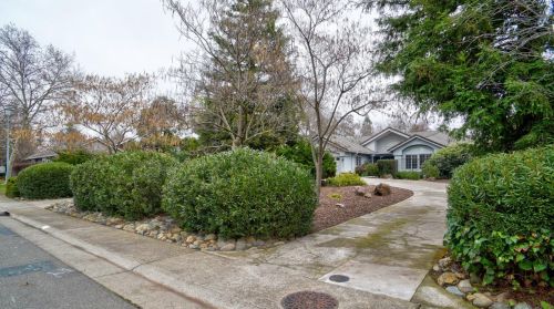 7508 Mariposa Ave, Citrus Heights, CA 95610-2327