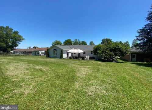 34 Crestview Dr, York, PA 17402-4907