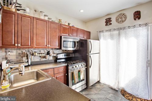 1713 Dorrance St, Philadelphia, PA 19145-2108