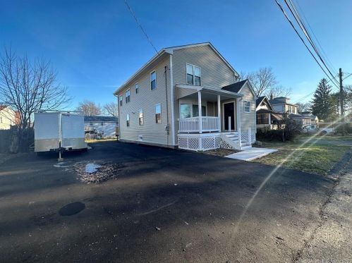 18 Irving St, Windsor, CT 06095-4441