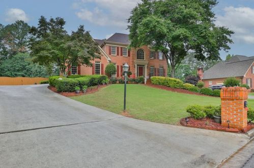 5215 Shadow Path Ln, Lilburn, GA 30047-7708