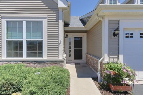 1573 Francis Dr, Pingree Grove, IL 60140-5411