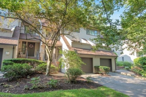 15 Newcastle Ct, Mountain Lakes, NJ 07046-1450