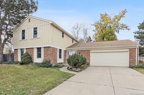 2833 Macon Cir, Aurora, CO 80014-3029