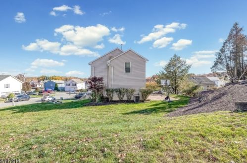 7 Jessica Ln, Dover NJ  07801-4743 exterior