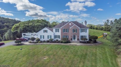 13 Lantz Rd, Lafayette, NJ 07848-2625