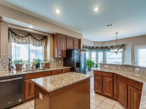 4913 Treeside Dr, Fort Worth, TX 76123-2948