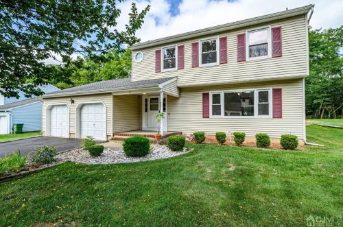 3 Valarie Rd, Edison, NJ 08820-1842