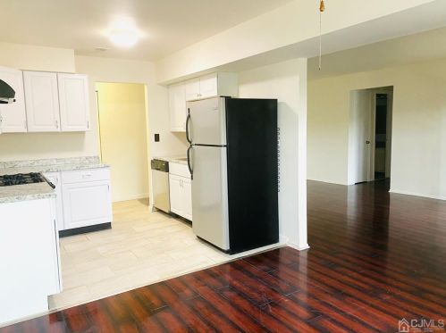1706 Green Hollow Dr, Iselin, NJ 08830-2948