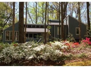 1300 Laurel Cliff Dr, Smyrna, GA 30082-4324