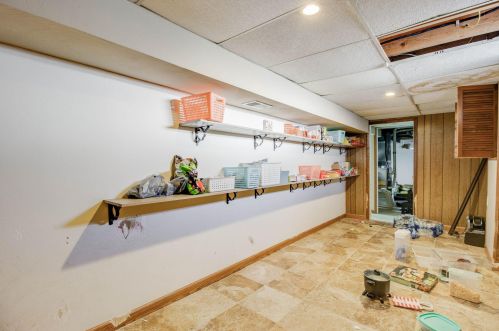 1306 Montego Dr, Springfield OH  45503-6223 exterior