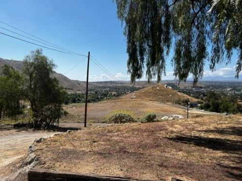 2270 Mt Vernon Ave, Riverside CA  92507-4624 exterior