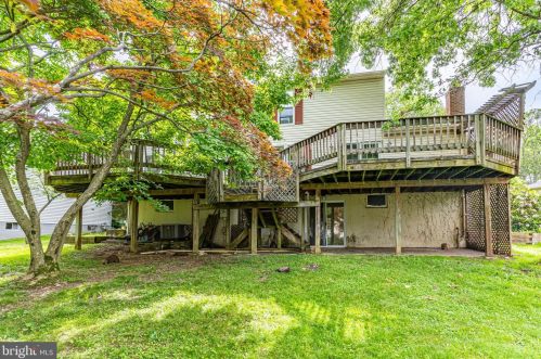 6315 Falling Brk Dr, Springfield VA  22015-4033 exterior