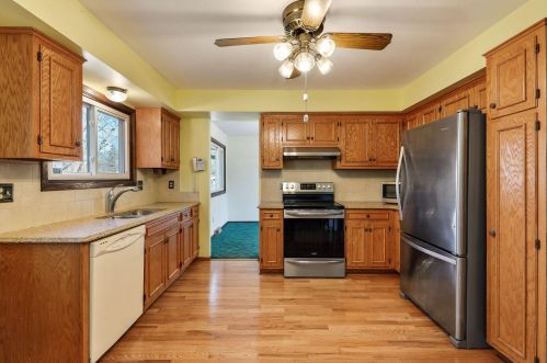 925 Arbogast St, Saint Paul MN  55126-3825 exterior