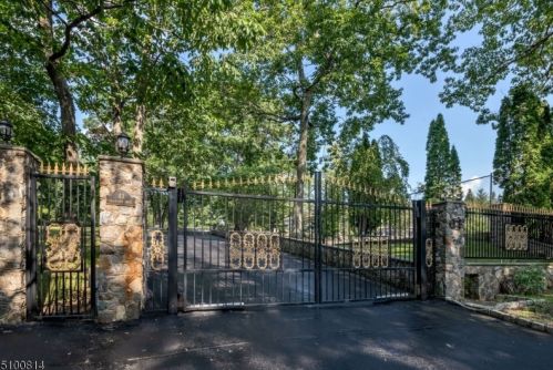 43 Graceview Dr, Kinnelon, NJ 07405-2952