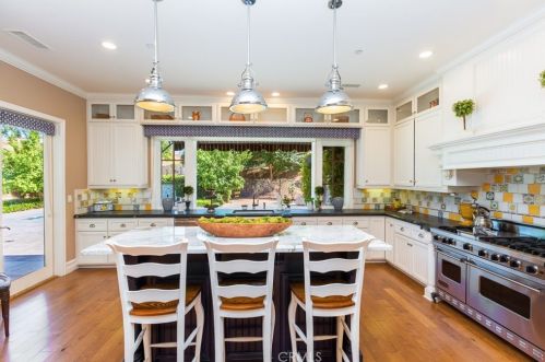 1015 Tiger Tail Dr, Riverside CA  92506-5423 exterior