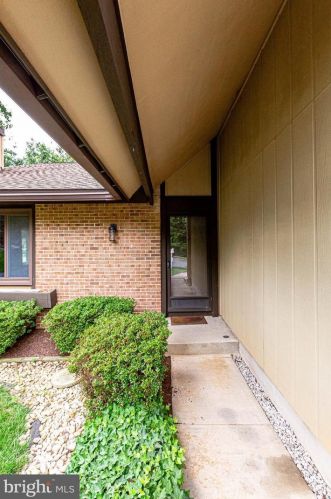 7619 Mineral Spring Ct, Springfield, VA 22153-2307