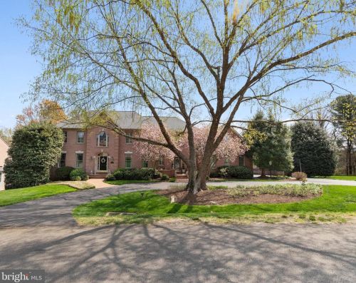 1215 Chadsworth Ct, Mc Lean, VA 22102-2319