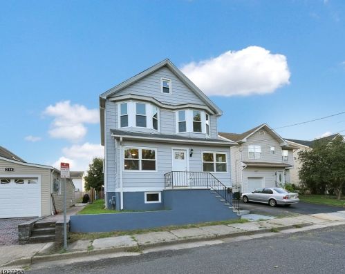 212 14th Ave, Manville, NJ 08835-1606