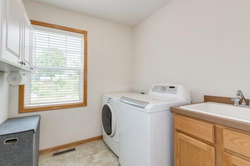 895 Drew Dr, Saint Paul MN  55129-6800 exterior