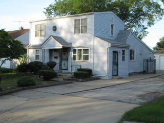 37 Edwards Ave, Melrose Park, IL 60164-2228